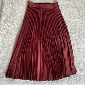 NWT H&M Pleated Midi Length Skirt